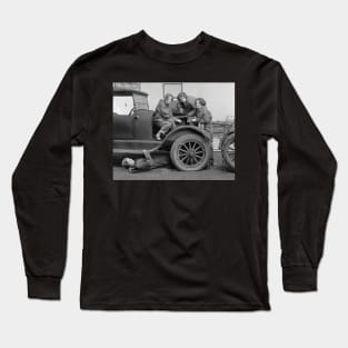 Young Lady Auto Mechanics, 1927. Vintage Photo Long Sleeve T-Shirt